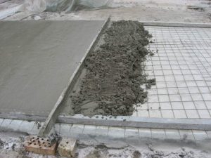 Заливка пола бетоном в частном доме: этапы проведения работ